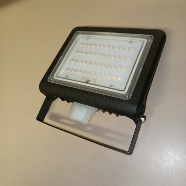 80679 Черный влагозащищенный LED прожектор Навигатор с датчиком движения и освещености, мощностью 50 Ватт холодного белого света. фото покупателя 2