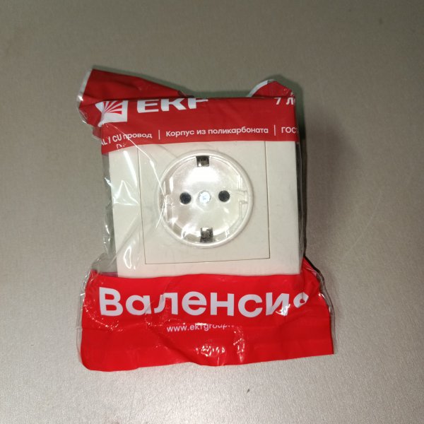 EWR16-028-20 Электрическая розетка немецкого стандарта с защитными шторками, скрытой установки, для сухих помещений, кремового цвета, ЕКФ серия Валенсия. фото покупателя 1