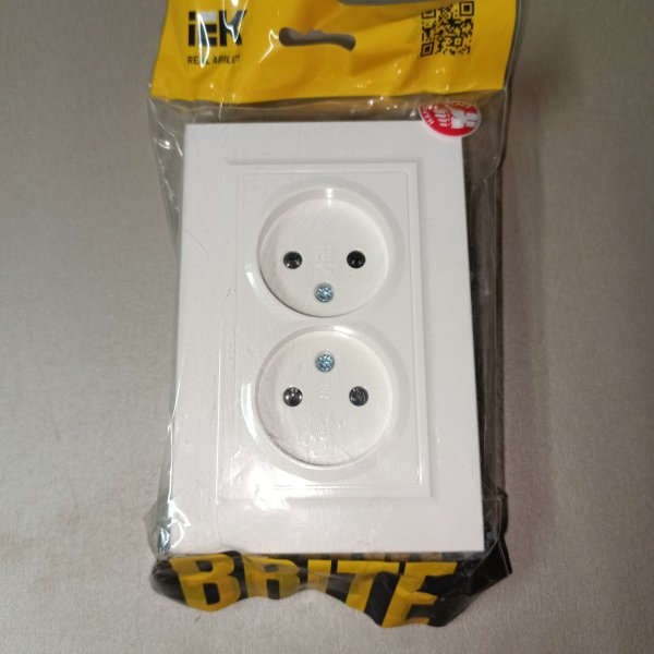 BR-R20-10-K01-F Двухместная двухполюсная электрическая розетка белого цвета для скрытого монтажа в одну монтажную коробку, IEK BRITE. фото покупателя 1