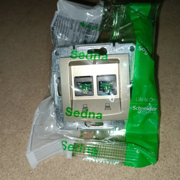 SDN4400168 Встраиваемая, двойная интернет (информационная) розетка RJ45 Шнайдер Электрик Седна неэкранированная UTP 5e категории, цвет титан фото покупателя 2