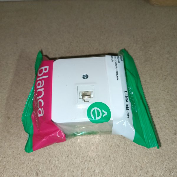 BLNIA045001 Внешняя сетевая белая розетка RJ-45 UTP одинарная Систем для интернета открытой установки на стену фото покупателя 3