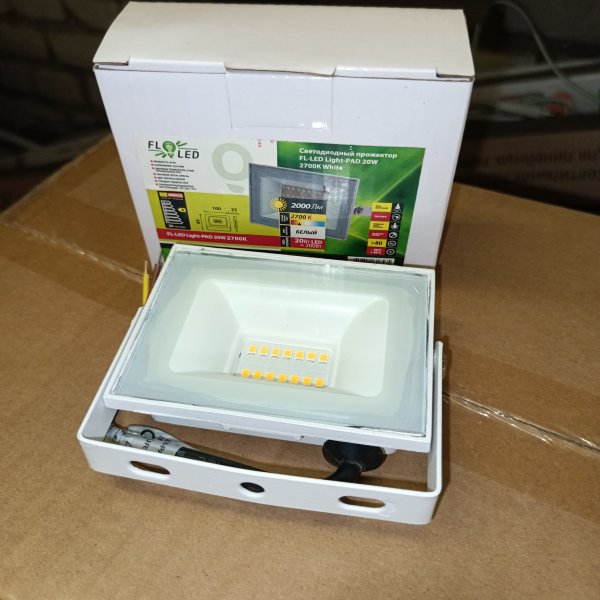 Влагозащищенный LED прожектор FL-LED Light-PAD 20Вт Foton lighting, теплый свет, белого цвета фото покупателя 2