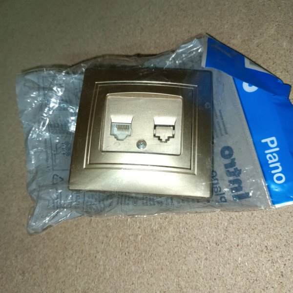 Б0030087 Компьютерная интернет розетка RJ45 для скрытого монтажа в сухих помещениях, цвета шампань, Intro Plano. фото покупателя 1
