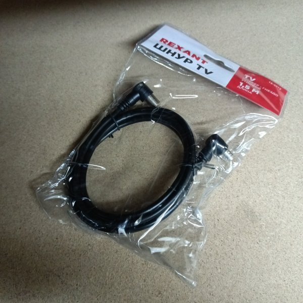 18-0012 Кабель TV PLUG - TV JACK 1.5М Угловой Черный REXANT фото покупателя 2