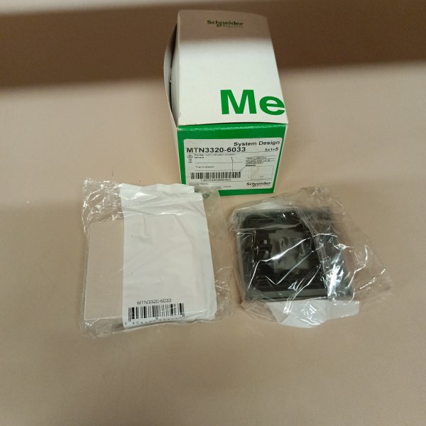 MTN3320-6033 Декоративная, лицевая панель из пластика серии Д-Лайф на механизм одноклавишного выключателя с подсветкой, скрытого монтажа Мертен Шнайдер Электрик, бежевого цвета фото покупателя 1