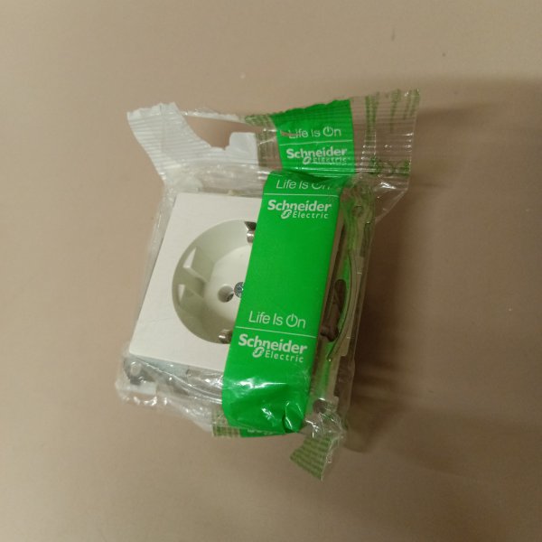 MTN2301-0319 Механизм розетки SCHUKO 16A, 250В пер. тока, DIN49440 полярно-белый блестящий Merten (Schneider Electric) фото покупателя 1