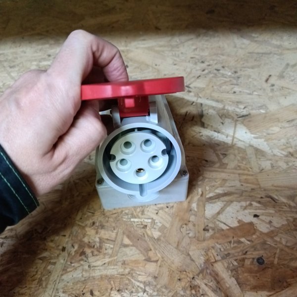 DIS5133257 Розетка силовая наружной установки DKC IP44 32A 3P+E+N 400V фото покупателя 1