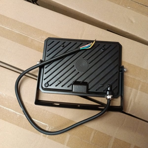 4099854400117 Влагозащищенный светодиодный прожектор Ledvance FLOODLIGHT 50Вт нейтральный белый свет, черный фото покупателя 1