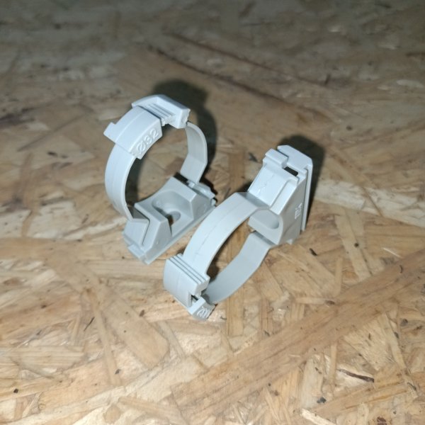 CTA10MP-CFC32-K41-050 Монтажный пластиковый хомут-держатель для крепления гладкой жесткой и гофрированной трубы 32мм фото покупателя 1