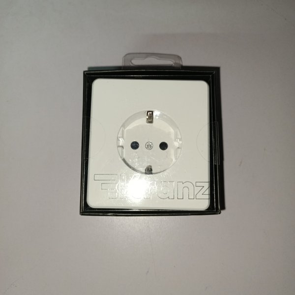 KR-78-0701-1 Встраиваемая электрическая розетка Kranz Miele Round с заземлением и защитными шторками, цвет перламутр фото покупателя 1