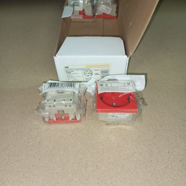 CKK-40D-RSZK2-K04-K Розетка электрическая с заземляющим контактом РКС-20-32-П-К (на 2 модуля) ПРАЙМЕР красная ИЭК, винтовые клеммы фото покупателя 1