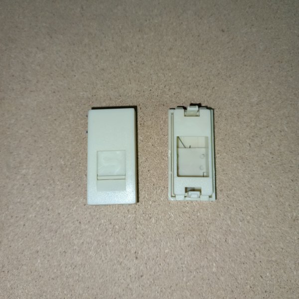 853101 Лицевая панель на 1 механизм розеток RJ-12 и RJ-45 (853101) Экопласт LK45 бежевого цвета размером 45х22,5 мм фото покупателя 1