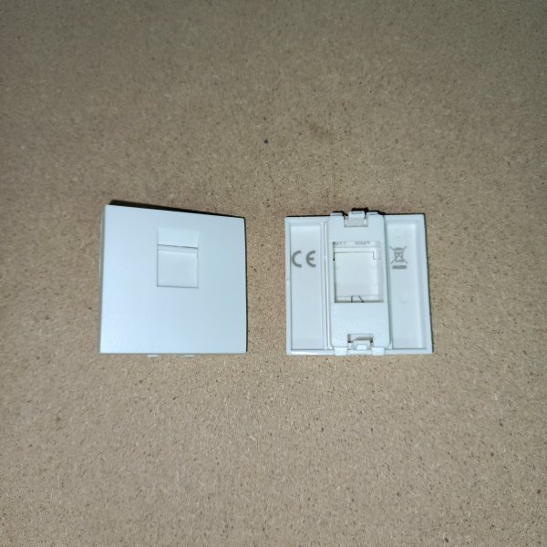 853204 Лицевая панель на 1 механизм розеток RJ-12 и RJ-45 (853204) Экопласт LK45 белого цвета размером 45х45 мм фото покупателя 1
