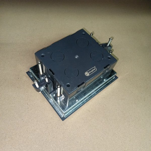 70040 Стальной напольный люк (70040) с суппортом и коробкой (70140) Ecoplast типа LUK/4 на 4 поста (8 модулей) размером 45х45 мм. фото покупателя 1