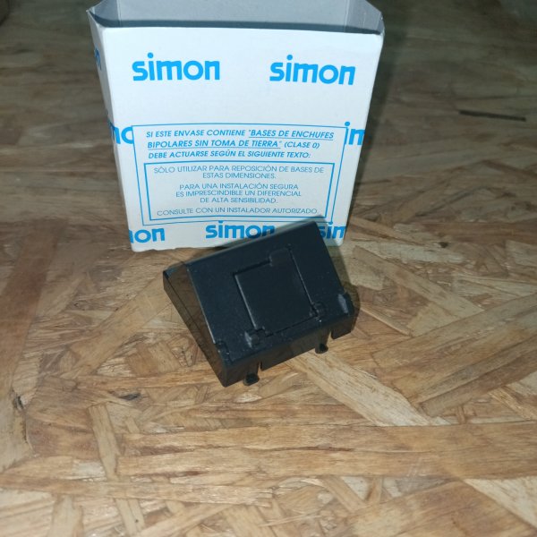 K80-14 Наклонный адаптер двухмодульный 1хRj45 Simon со шторкой, цвета графит фото покупателя 2
