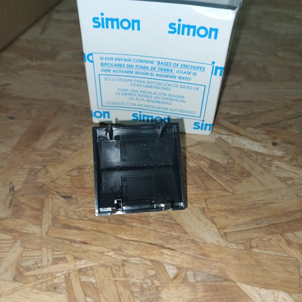 K80-14 Наклонный адаптер двухмодульный 1хRj45 Simon со шторкой, цвета графит фото покупателя 1
