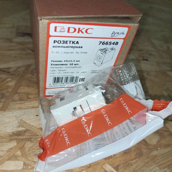 76654B Информационная розетка RJ-45, категория 5Е, белая, одномодульная DKC Brava фото покупателя 1