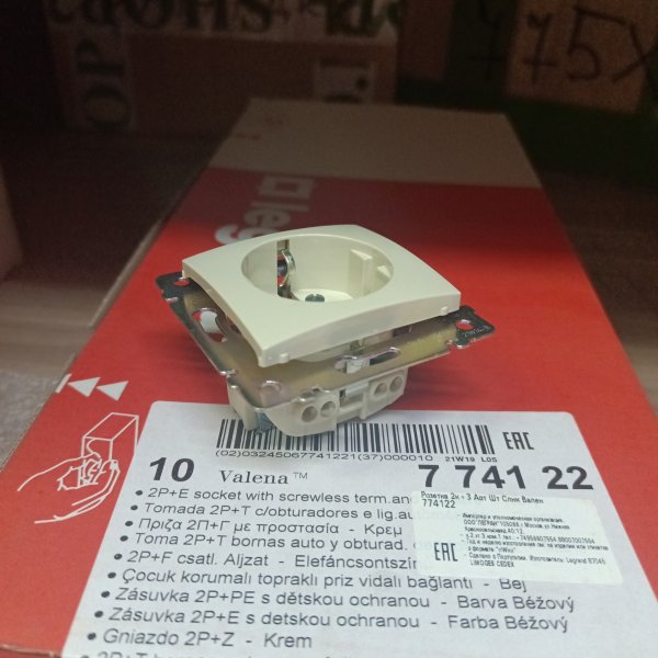 Розетка 2к+з с защитными шторками, Legrand серии Valena, 16А 250В, безвинтовые зажимы. Цвет - слоновая кость. фото покупателя 1
