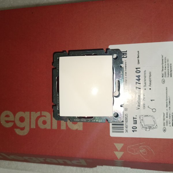774401 Одноклавишный выключатель Legrand серии Valena 10А 250В. Цвет - белый фото покупателя 3