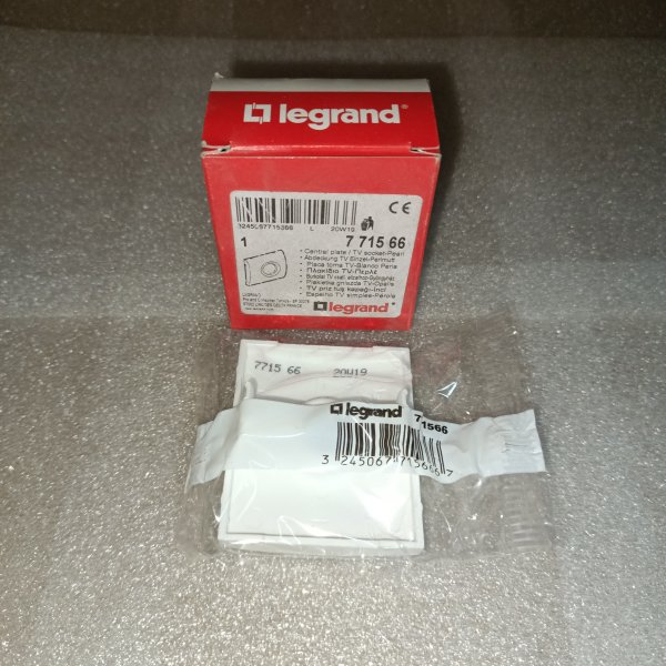 771566 Накладка (771566) жемчужного цвета на TV розетку фирмы Legrand серии Galea Life фото покупателя 1