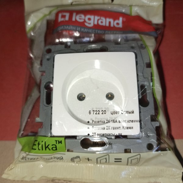 672220 Розетка с заземлением (672220) фирмы Легранд (Legrand) серии Этика (Etika). Цвет - белый. фото покупателя 1