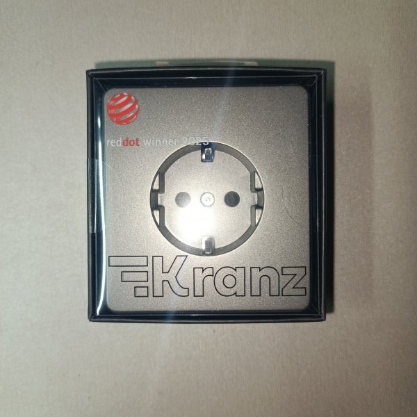 KR-78-0701-2 Встраиваемая электрическая розетка Kranz Miele Round с заземлением и защитными шторками, цвет титан фото покупателя 1
