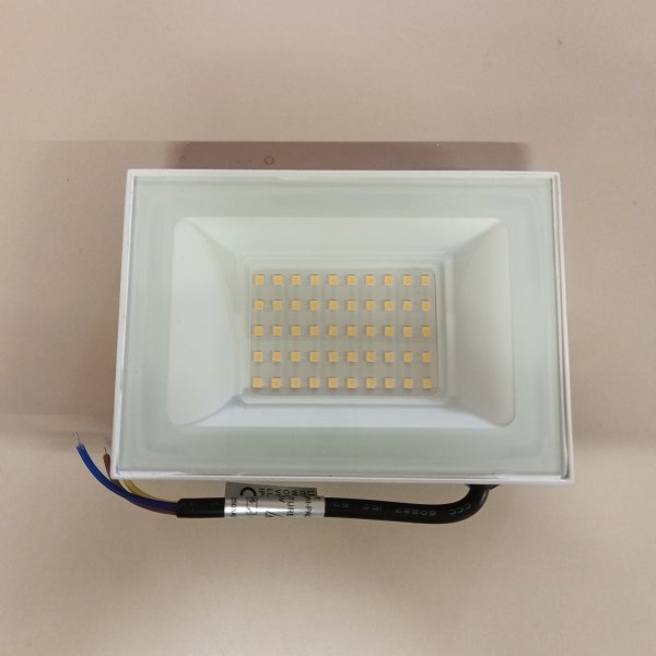 618597 Влагозащищенный LED прожектор FL-LED Light-PAD 50Вт Foton lighting, теплый свет, белого цвета фото покупателя 2