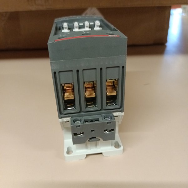 1SBL367001R1300 Контактор трехполюсный АВВ AF на 52 Ампера с универсальной цепью управления (AC, DC) на 100-250 Вольт фото покупателя 5