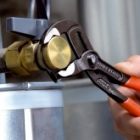 Клещи переставные Knipex Cobra 1 1/2 дюйма 42мм фосфатированные 1-к ручки L-180мм изображение 4