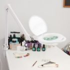 Лупа на струбцине Rexant круглая 5D с подсветкой 96 LED, теплый и холодный свет, белая изображение 5