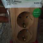 Накладная розетка 2-ая с заземлением без шторок SE Blanca 16А 250В ясень изол.пластина изображение 3