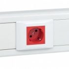 Розетка EKF C-Line 2P+E 45 градусов шторки винтовой зажим красная изображение 6