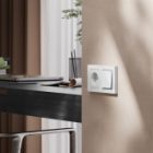 Умная розетка AtlasDesign Sber & Systeme Electric 2P+E 16А шторки Zigbee L+N, белый изображение 6